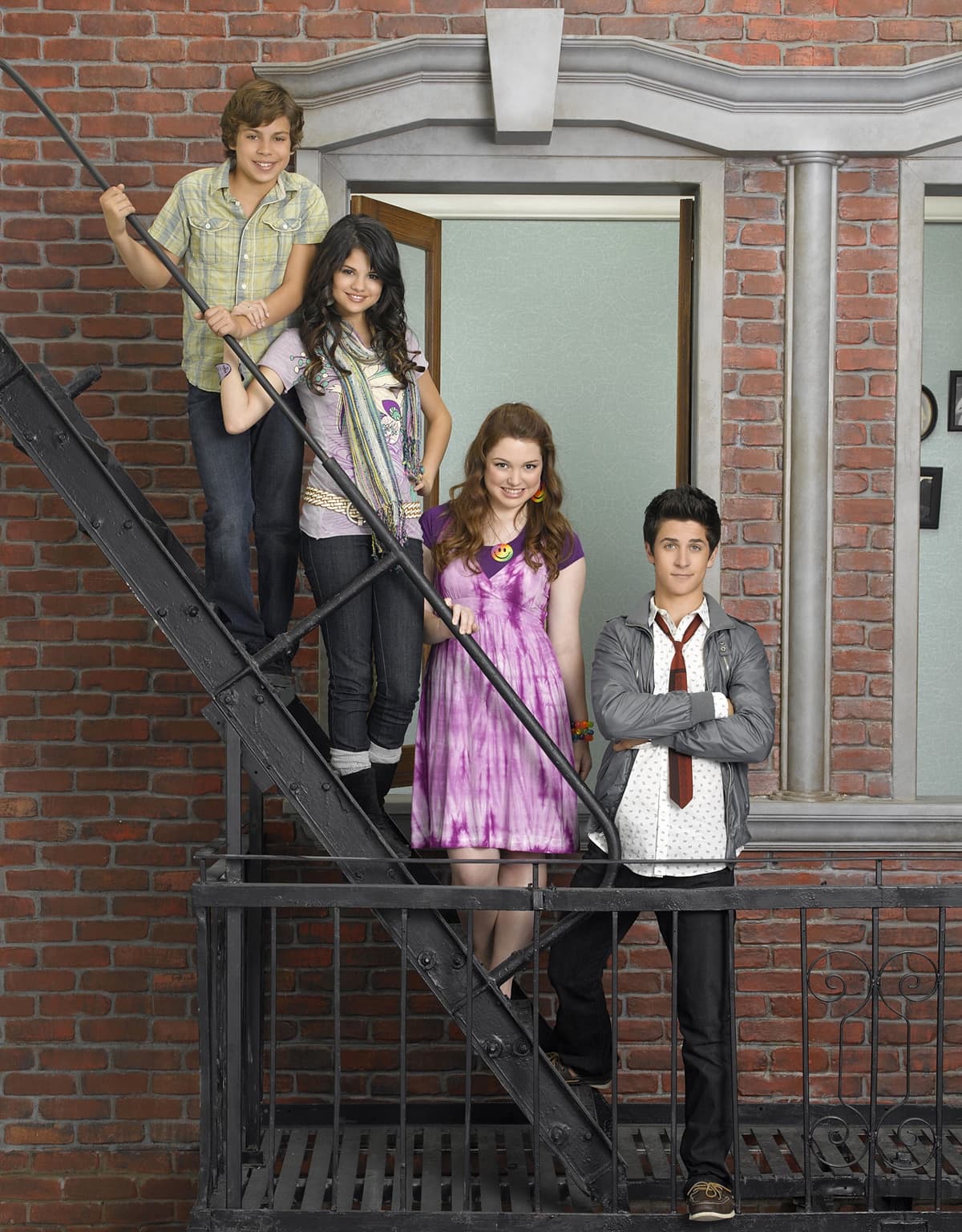 Jake T. Austin, Selena Gomez, Jennifer Stone, and David Henrie in Wizards of Waverly Place