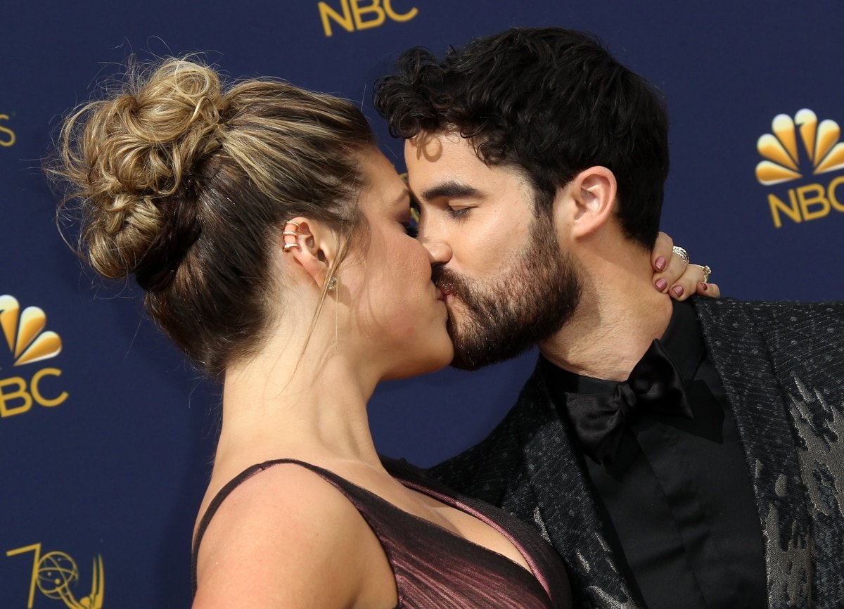 Darren Criss kisses Mia Swier at the 2018 Emmy Awards