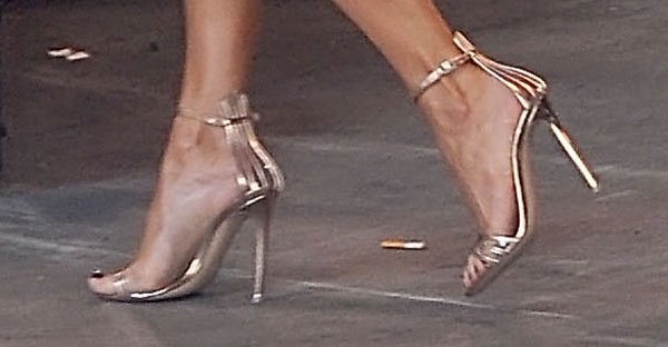 Jennifer Lopez shows off her feet in Gianvito Rossi Venetia sandals